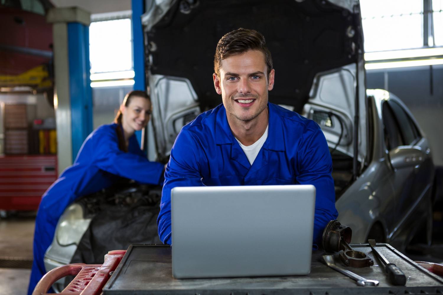 Serviço e consultoria profissional para carros